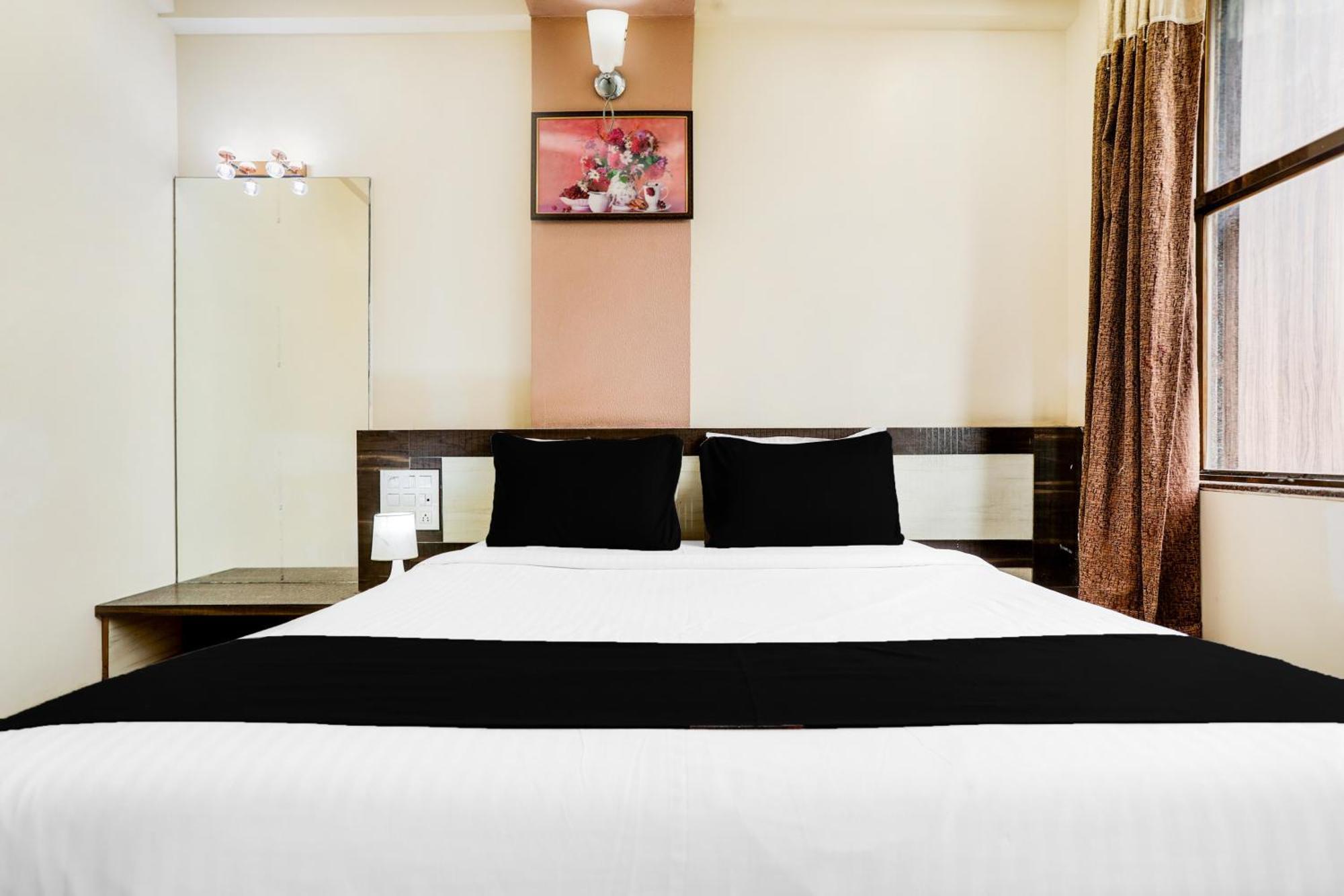 Super Hotel O Palkhi Road Near Sai Baba Temple Formerly Netra Sai Shirdi Exterior foto